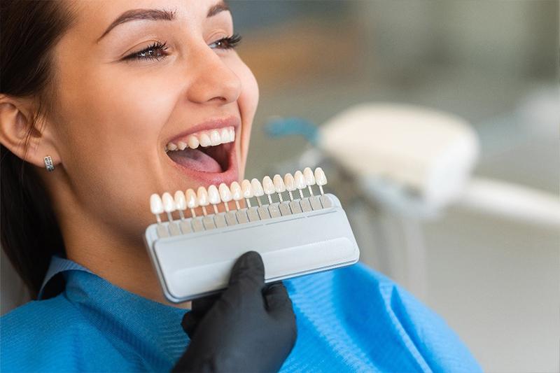 Cosmetic Dental Procedures to Achieve a Bright Summer Smile